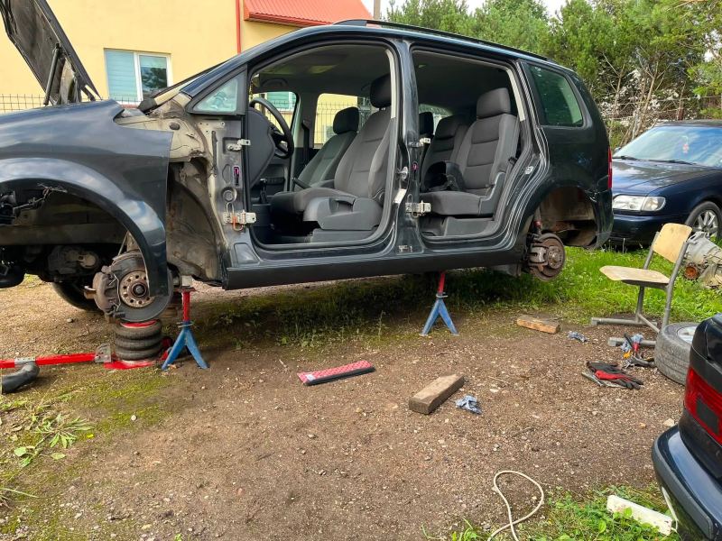 VW Touran – rūdžių remontas ir paruošimas techninei apžiūrai – Volkswagen Touran – nuotrauka 2